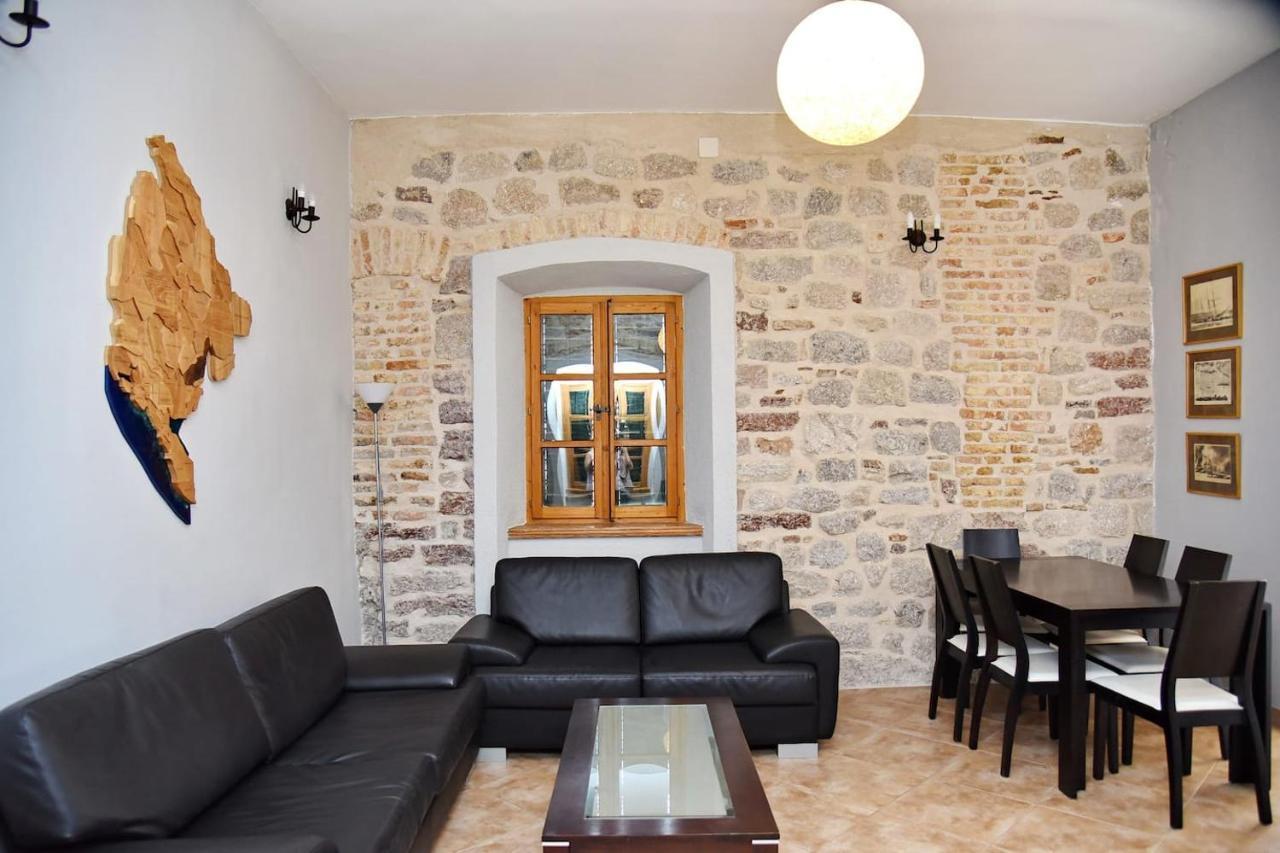 Cozy 2 Bedroom Apartment In Antique Bizanti Palace Cattaro Esterno foto