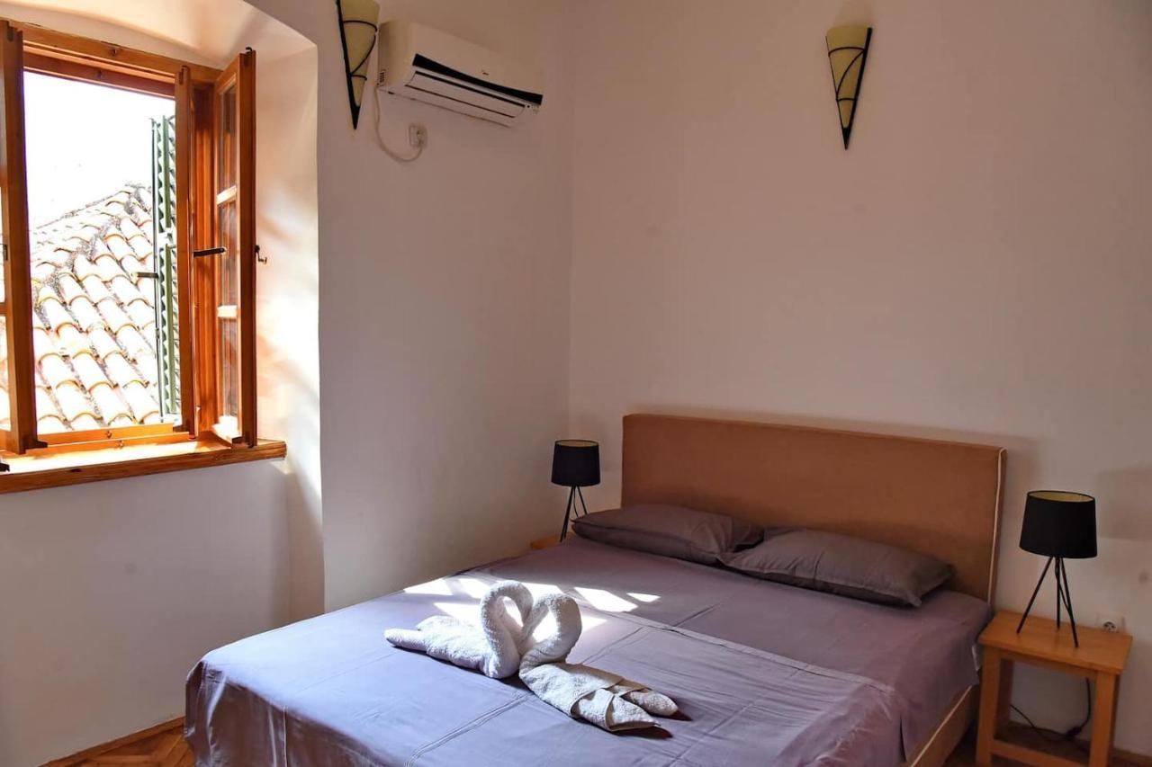 Cozy 2 Bedroom Apartment In Antique Bizanti Palace Cattaro Esterno foto